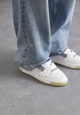 Filling Pieces: Серые кроссовки 