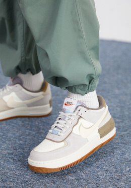 Nike: Фиолетовые кроссовки  AF1 Shadow