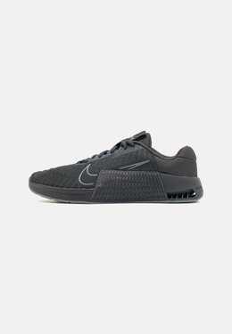 Nike: Тёмные кроссовки 