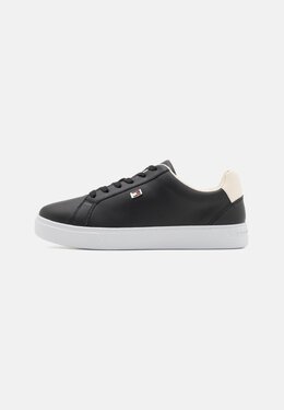 Tommy Hilfiger: Чёрные кроссовки 