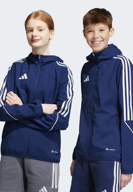 Adidas: Спортивная куртка  Tiro