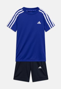 Adidas: Спортивная футболка 