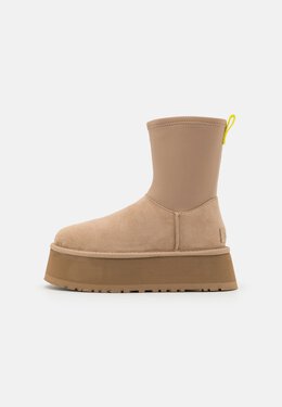 UGG: Ботинки 