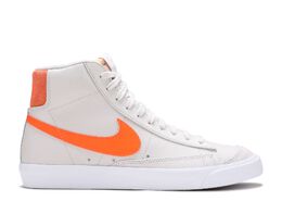 Nike: Светлые кроссовки  Blazer Mid 77