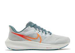 Nike: Оранжевые кроссовки  Pure Platinum