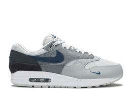 Nike: Серые кроссовки  Air Max 1