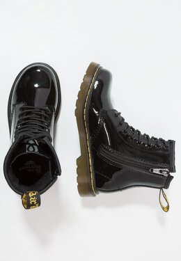 Dr. Martens: Ботинки  1460