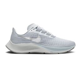 Nike: Серебристые кроссовки  Air Zoom Pegasus 37