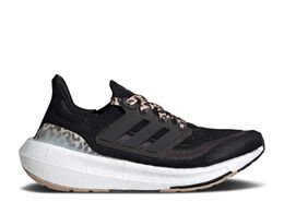 Adidas: Светлые кроссовки  UltraBoost