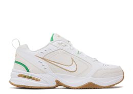 Nike: Белые кроссовки  Air Monarch IV