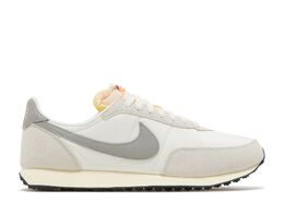 Nike: Светлые кроссовки  Waffle Trainer 2