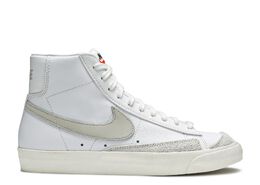 Nike: Светлые кроссовки  Blazer Mid 77