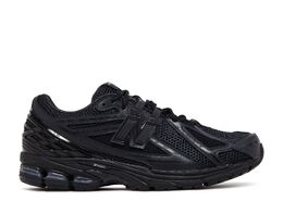 New Balance: Чёрные кроссовки  1906R
