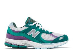 New Balance: Зелёные кроссовки  2002R