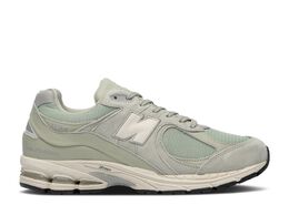 New Balance: Серебристые кроссовки  2002R