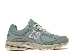 New Balance: Зелёные кроссовки  2002R