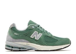 New Balance: Серебристые кроссовки  2002R