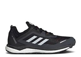 Adidas: Чёрные кроссовки  Terrex