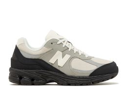 New Balance: Серые кроссовки  2002R
