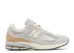 New Balance: Серые кроссовки  2002R
