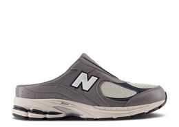 New Balance: Тёмные кроссовки  2002R