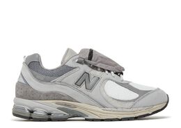 New Balance: Серые кроссовки  2002R