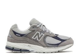 New Balance: Серые кроссовки  2002R