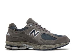 New Balance: Серые кроссовки  2002R