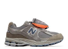 New Balance: Серые кроссовки  2002R