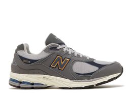New Balance: Серые кроссовки  2002R