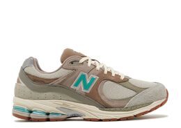 New Balance: Серые кроссовки  2002R