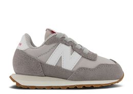 New Balance: Обувь  237