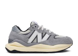 New Balance: Белые кроссовки  57/40