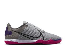 Nike: Светлые кроссовки 