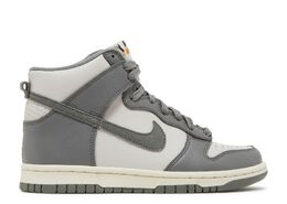 Nike: Светлые кроссовки  Dunk High SE