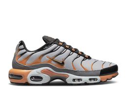 Nike: Серые кроссовки  Air Max Plus