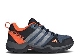 Adidas: Оранжевые кроссовки  Terrex