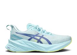 Asics: Фиолетовые кроссовки  Novablast