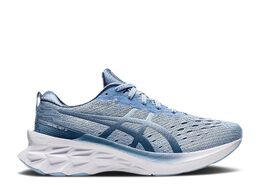 Asics: Синие кроссовки  Novablast 2