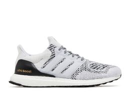 Adidas: Белые кроссовки  UltraBoost DNA