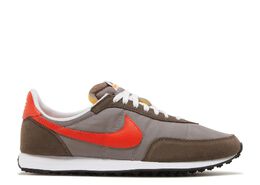 Nike: Оранжевые кроссовки  Waffle Trainer 2