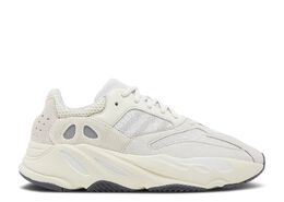 Adidas: Бежевые кроссовки  Yeezy Boost 700