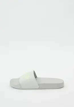 adidas: Серые шлёпанцы 