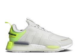 Adidas: Белые кроссовки  NMD_R1