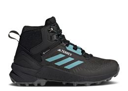 Adidas: Серые кроссовки  Terrex Swift