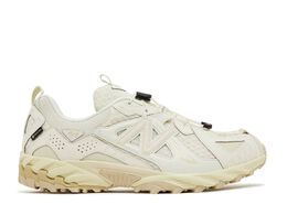 New Balance: Бежевые кроссовки 