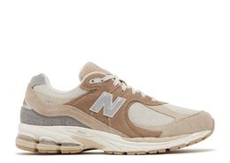 New Balance: Бежевые кроссовки  2002R