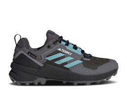 Adidas: Серые кроссовки  Terrex Swift