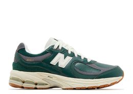 New Balance: Зелёные кроссовки  2002R