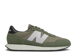 New Balance: Зелёные кроссовки  237